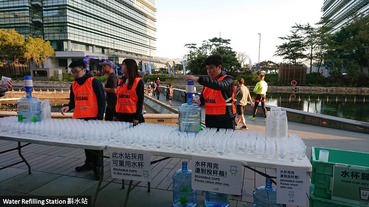 设置于跑步活动的水站，并提供可重用杯给参加者使用