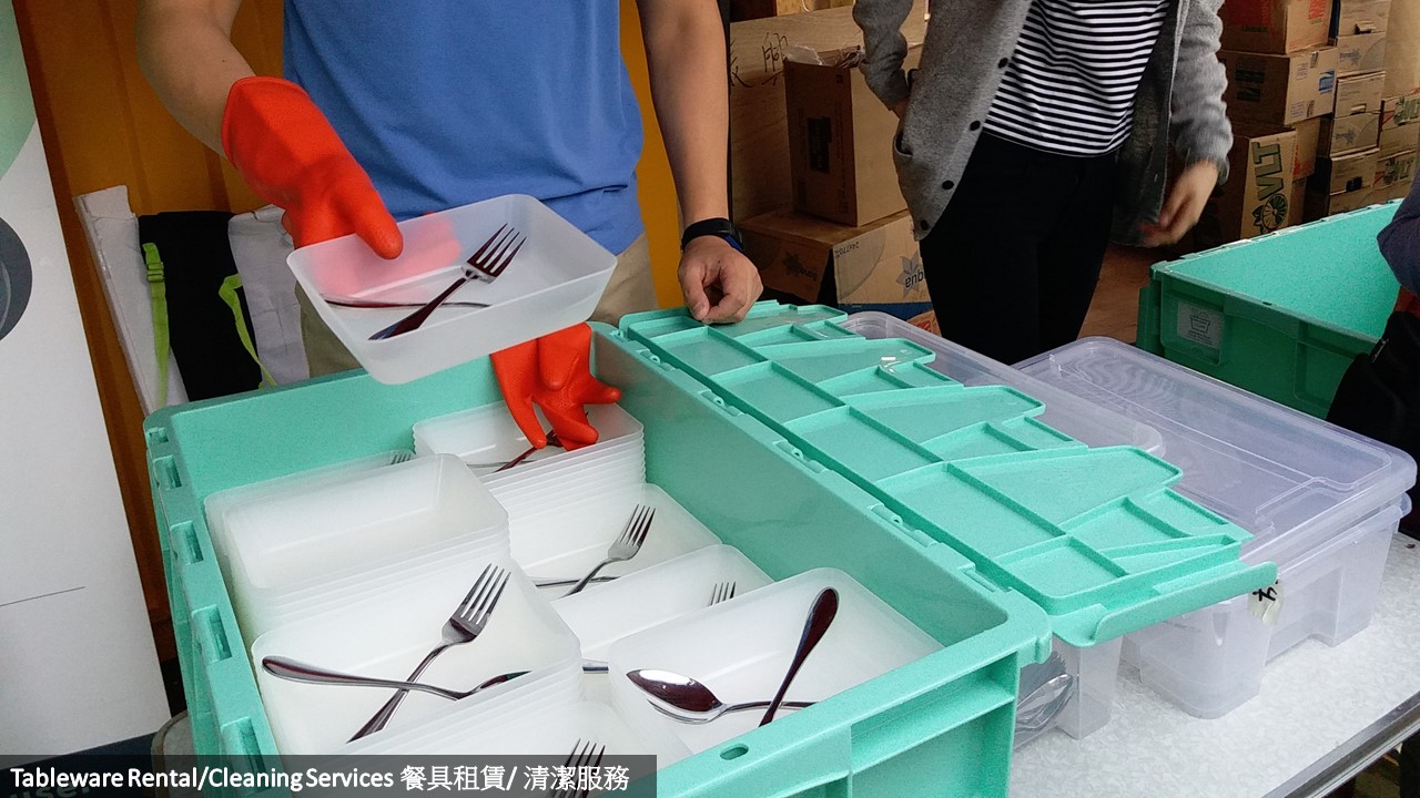 准备借出的可重用餐具包括碗、叉及匙羹