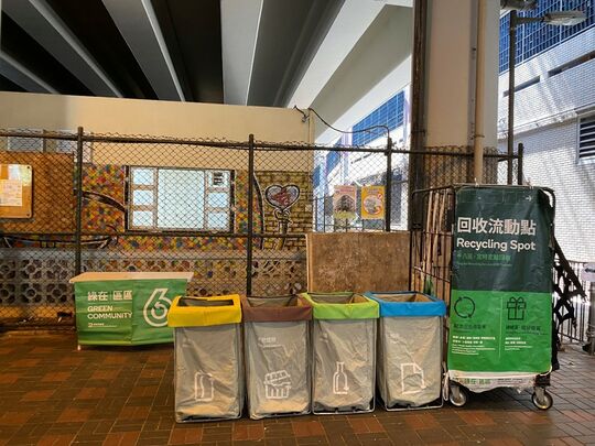 深水埗葵涌道高架道路桥底行人路（近荔湾长者中心）