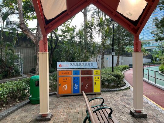 鲗鱼涌公园(近太古城) (篮球场外近凉亭)