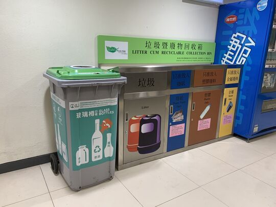 伊利沙伯体育馆 （地库饮水机旁）
