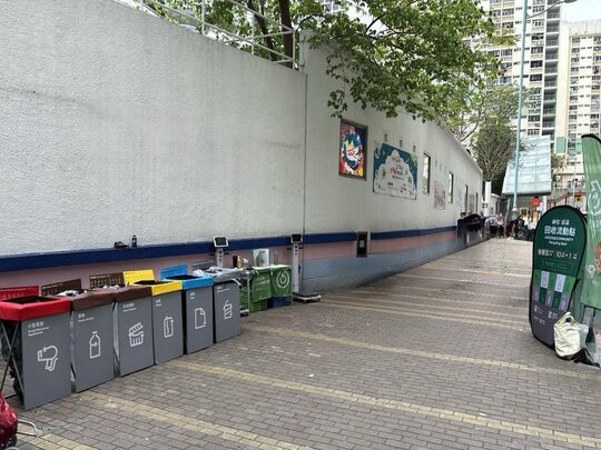 南区怡南路海怡东商场对出行人路