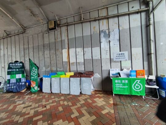 旺角亚皆老街与太平道交界，港铁 (东铁线) 铁路对出行人路