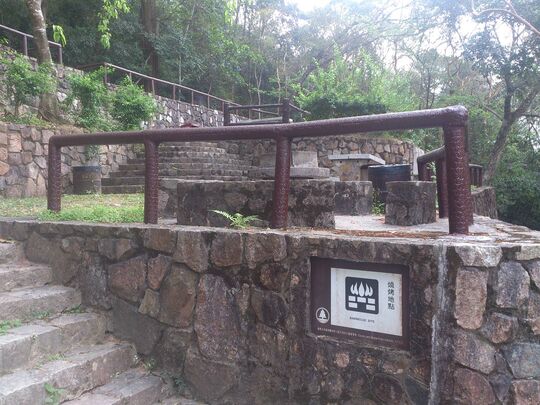 粉岭鹤薮流水向水塘