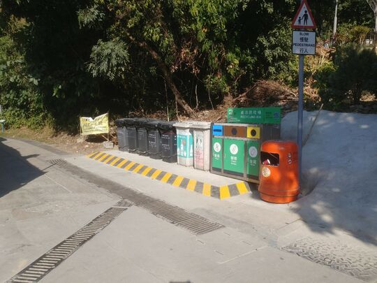 南丫岛横塱村对面垃圾桶站旁