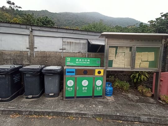 大屿山深屈村8号屋侧前空地