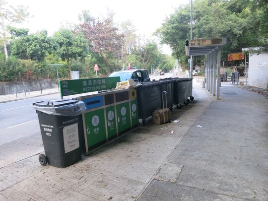 粉岭和兴路汇林花园休憩处旁