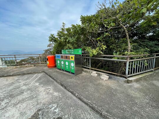 银峦路近龙湖别墅