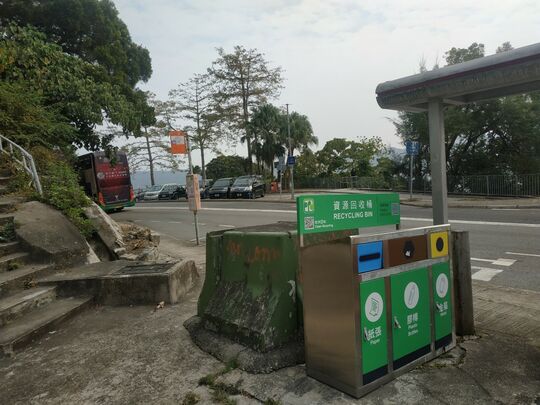 西贡公路近灯柱 EA1007-3 白沙湾渔民新村纤维垃圾站(SK-309)
