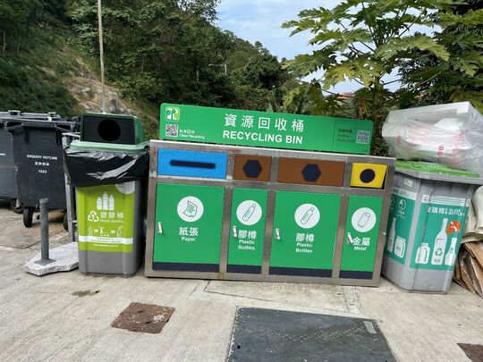 西贡两块田上路近清水湾道桶站旁