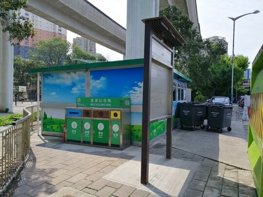 南边围垃圾收集站(YL-50) 旁近停车场