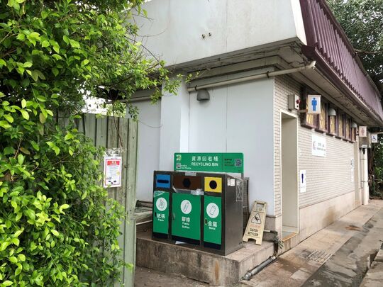 大树下东路大树下公厕旁近告示板