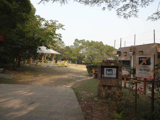 克顿道松林废堡