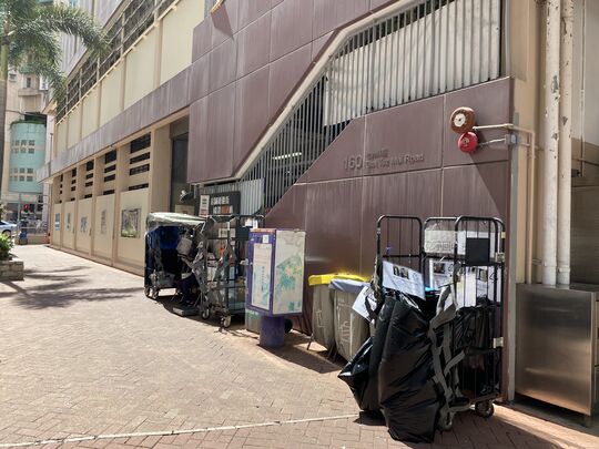 北角街市对出七姊妹道行人路