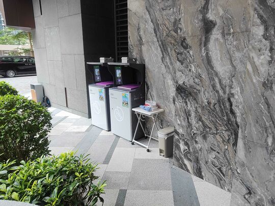 SEA TO SKY會所後門近第二座(左邊)