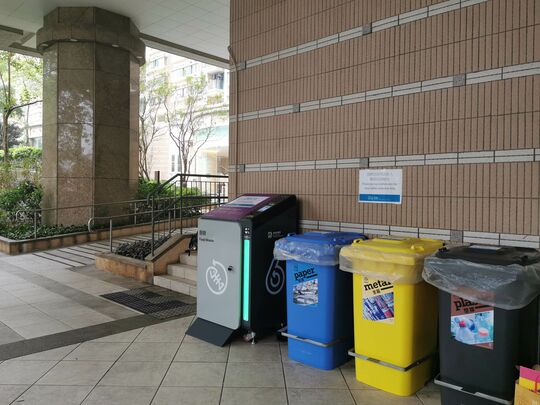 蔚藍灣畔第三及第五座之間地下