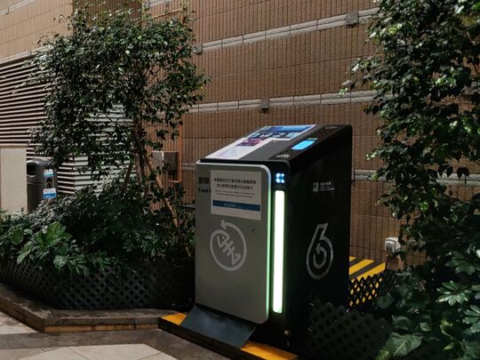 蔚藍灣畔第三及第五座之間地下