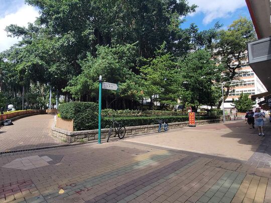 西贡海傍广场（近小巴总站）