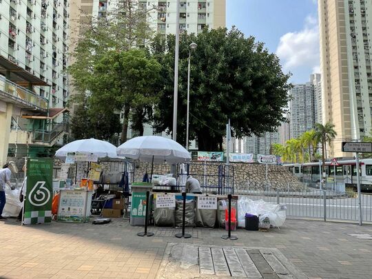 屯門大方街與大興街交界近大興商場行人路空地位置