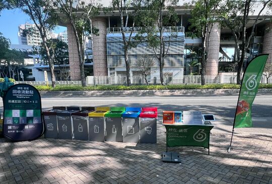 東涌文東路近靈糧堂怡文中學對出行人路