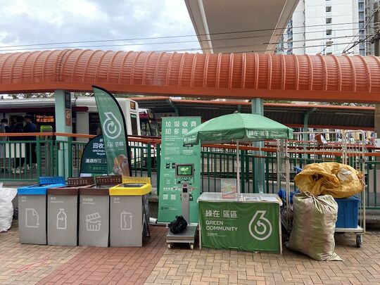 天水圍近天慈輕鐵站出行人路