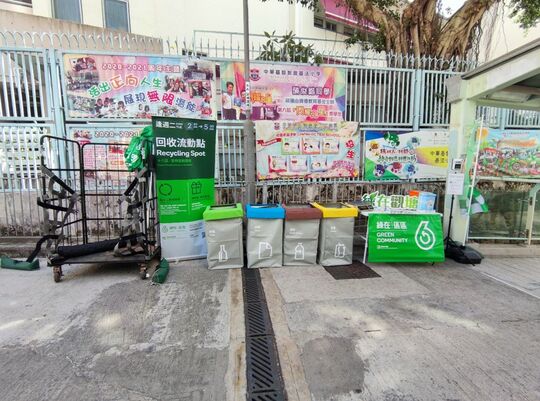 觀塘月華街（近天星樓）對出行人路