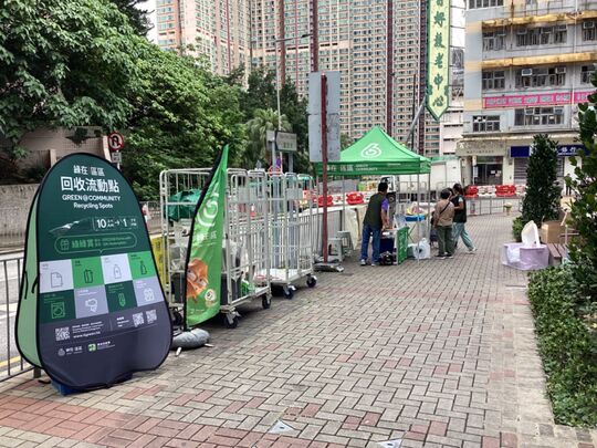 葵青围乪街石篱商场（第二期）天桥附近行人路