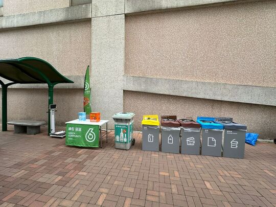 將軍澳寶邑路寶盈花園多層停車場對出行人路