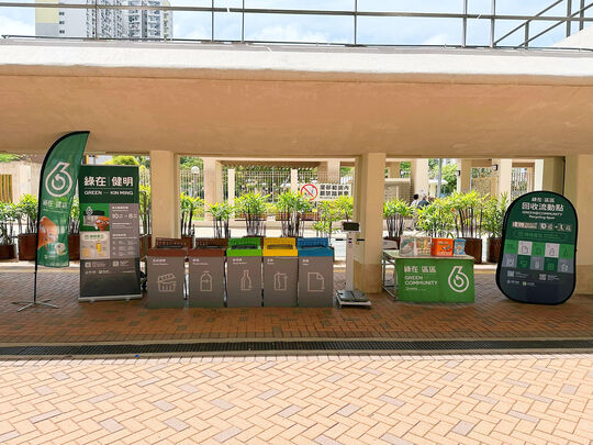 將軍澳怡明邨怡茵樓地下對出有蓋行人路旁位置