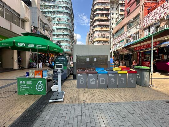 深水埗地鐵站B2出口對出北河街及褔華街交界行人路