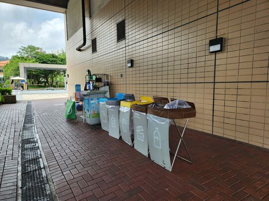 沙田車公廟港鐵站B出口對出行人路