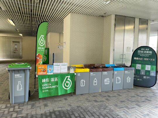 青富苑青富商场对出空地（近扶手电梯）