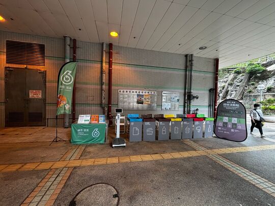 葵盛东邨盛逸、 盛强楼地下货车停车场出入口方向