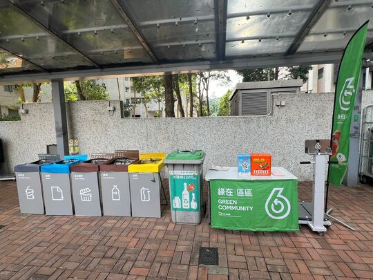 唐德街迴旋處近富康花園第5座對出行人路