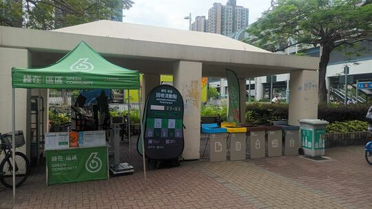 元朗港铁朗屏站A出口对出行人路(近宏乐街)