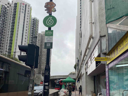 葵青新葵芳花園好爵中心對出葵義路行人路