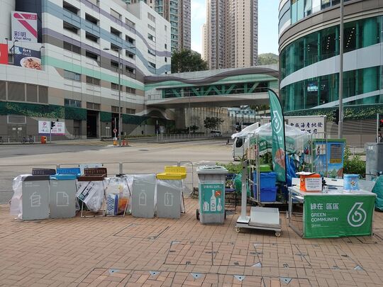 將軍澳景嶺路與彩明街交界近香港知專設計學院對出行人路