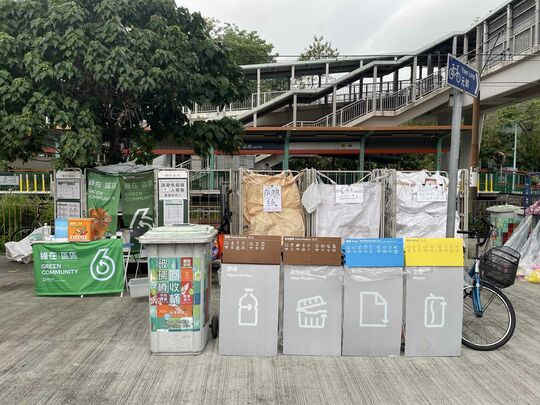 屯門藍地輕鐵站側行人路空地位置