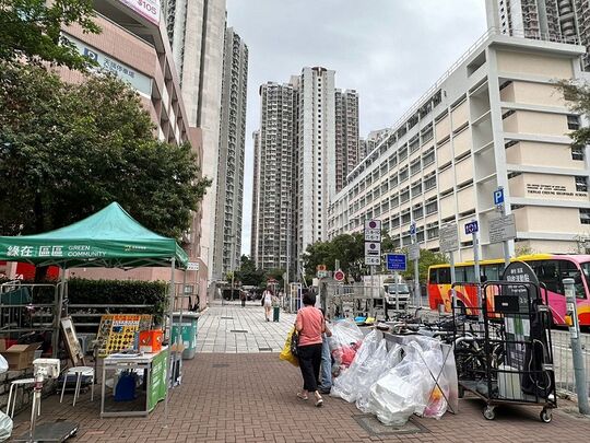 天水圍天瑞街市側停車場入口