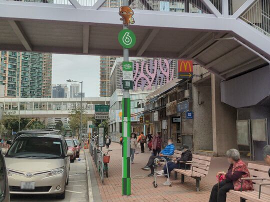 旺角富榮花園第九座對出海泓道行人路